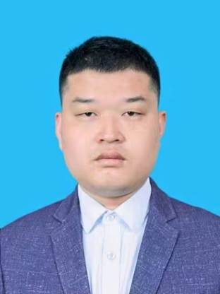 穿着西装的男孩AI 生成的内容可能不正确。