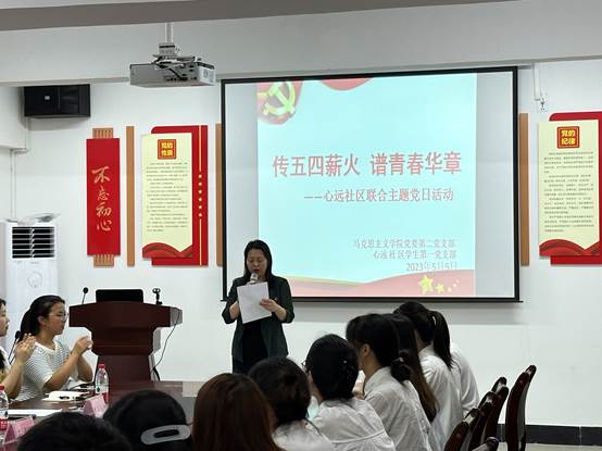 一群人在开会描述已自动生成